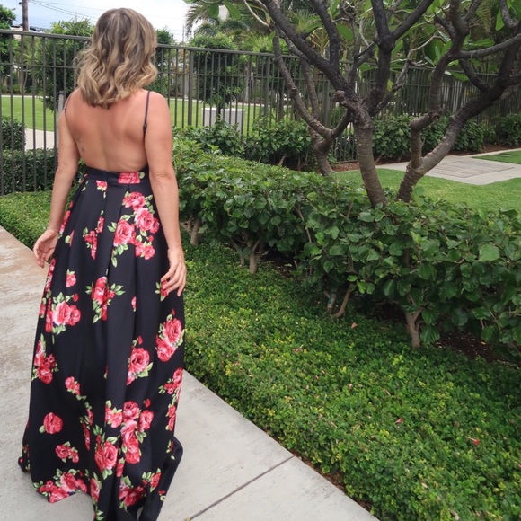 Red Roses Gown - Picture 2 of 8